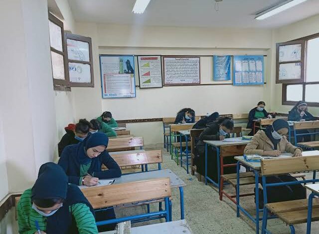 طلاب الصف الأول الاعدادي