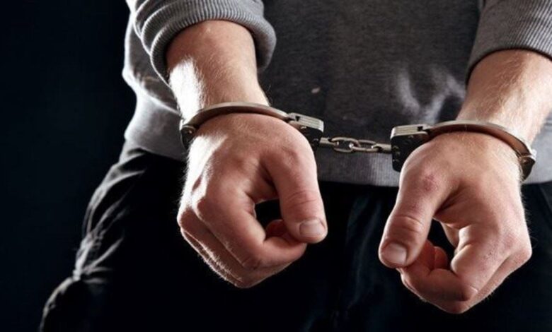 القبض على شخص