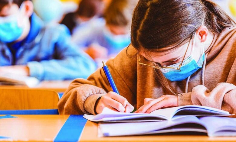 طلاب الدبلومات الفنية