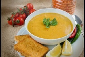 طريقة عمل شوربة العدس المصرية على أصولها