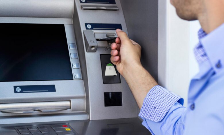 الفرق بين بطاقة المرتبات وميزة وأيهما أفضل